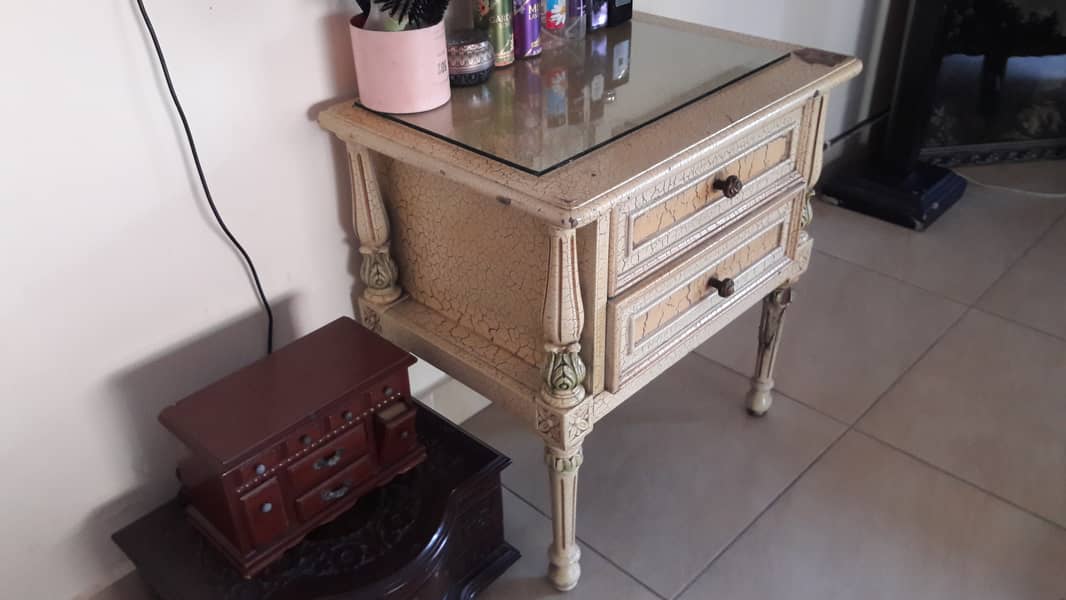 Single beds, with one table  , Deco paint , Solid wood, Negotiable 2