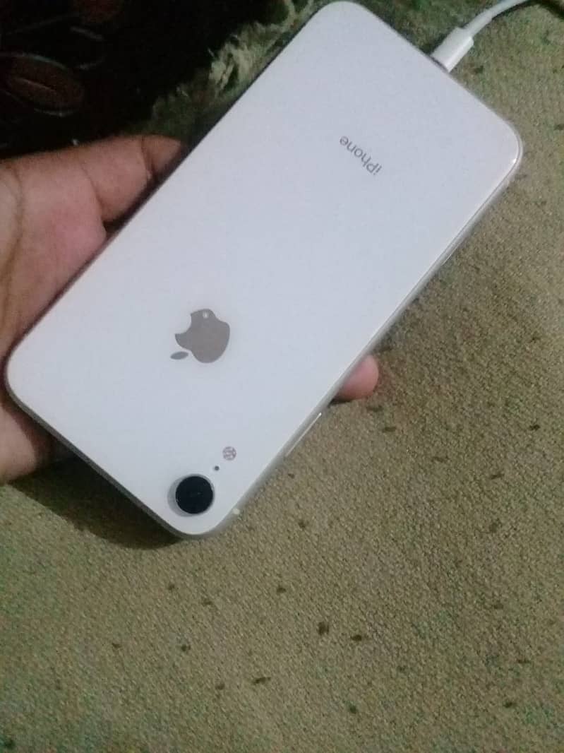 iphone xr white color 64 gb non pta jv 80% batery health no scrach 1