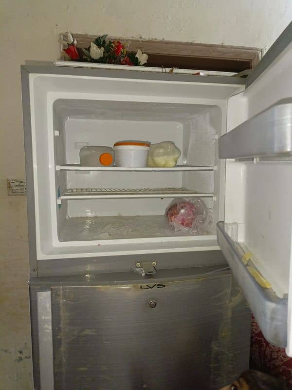 dawlance fridge home fridge full large urgent sale 10 by 10 4