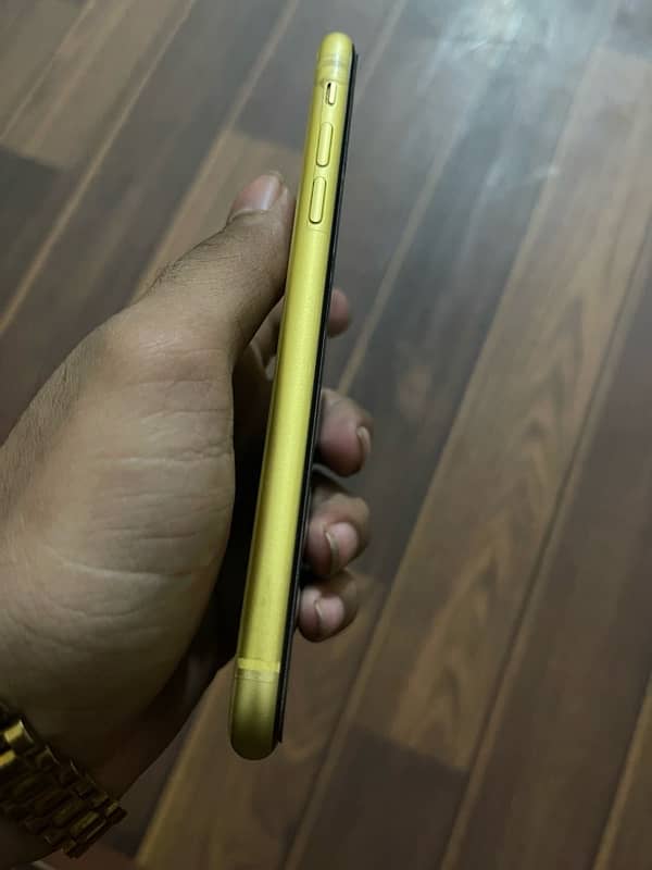 Iphone 11 Yellow Colour With Box 64 Gb Non Pta (jv) Waterpack 2