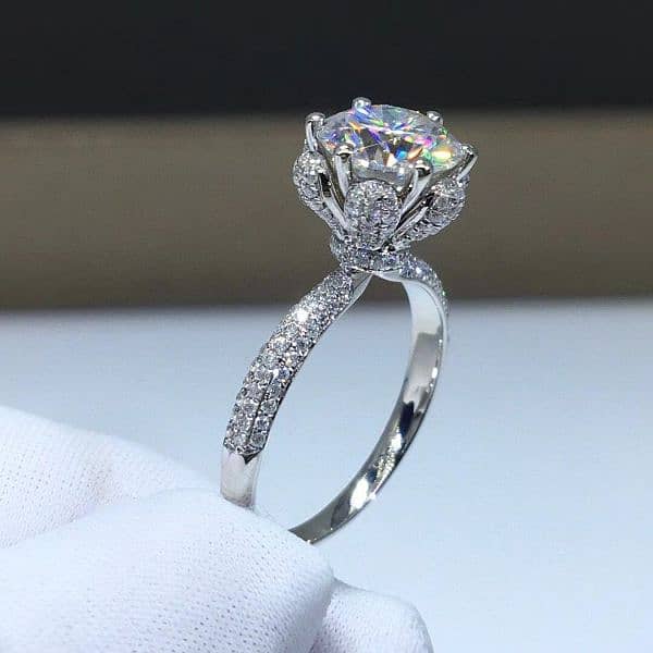 Round cut  flower crackling  engagement ring 2