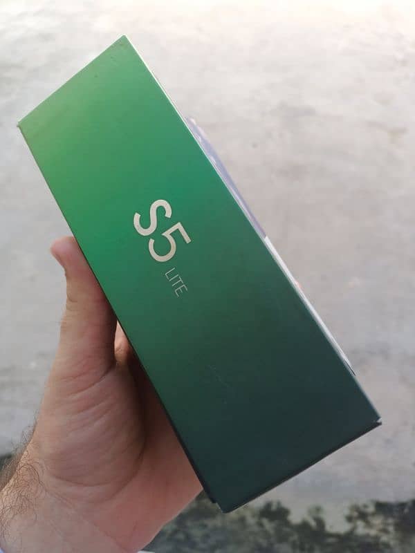 Infinix s5 lite mobile box 7