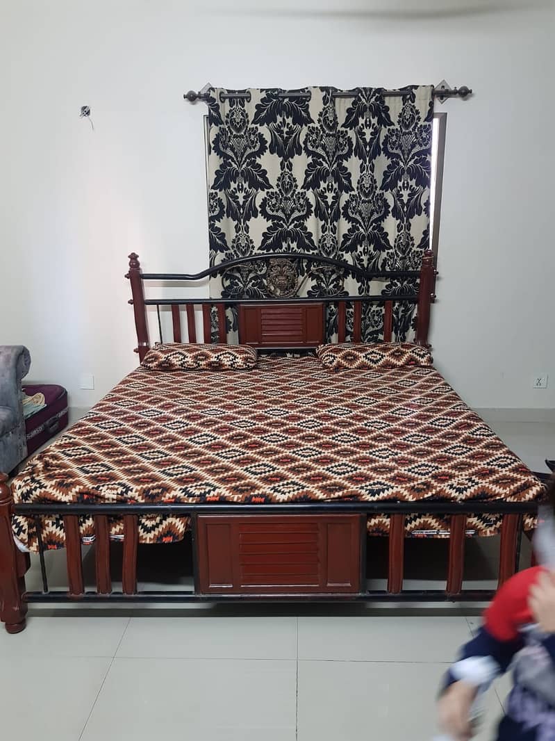 Iron rod bed with style 1