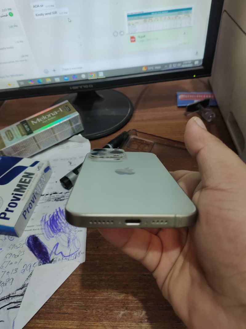 Iphone 15 pro max natural titanium 0