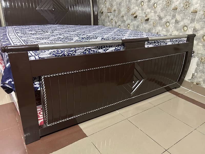 Wooden King bed on a reasonable price 0