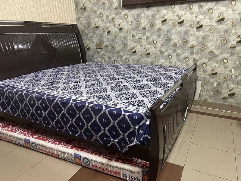 Wooden King bed on a reasonable price 1