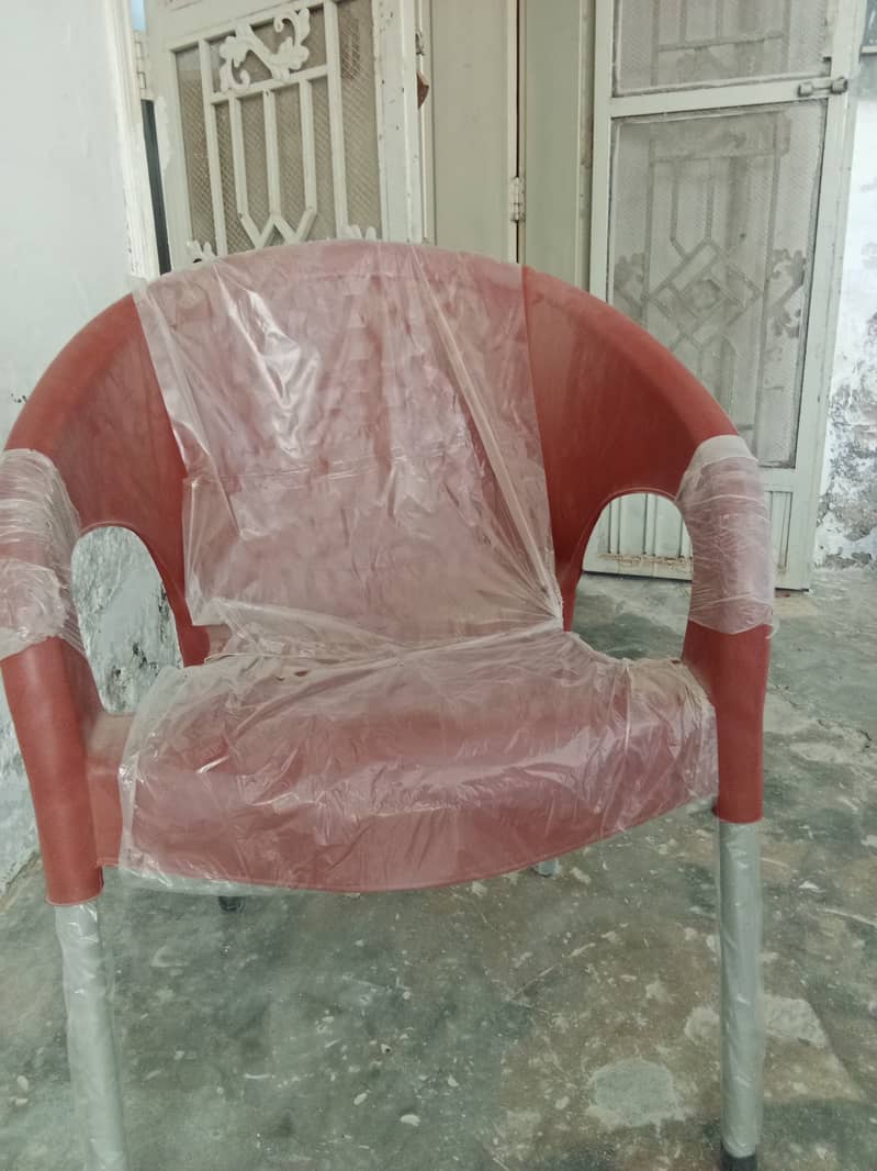 Plastic chairs of 6 pieces for sale 1