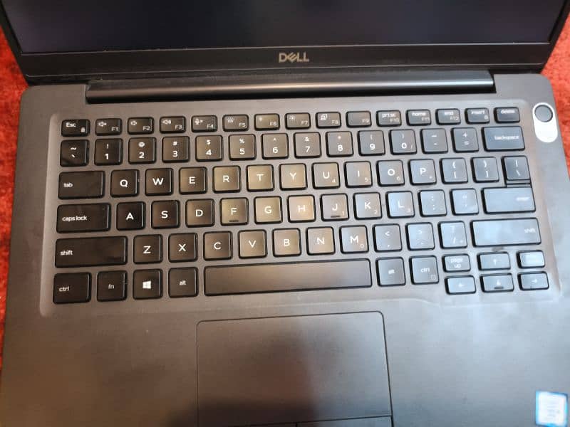 Dell Latitude 7400 2