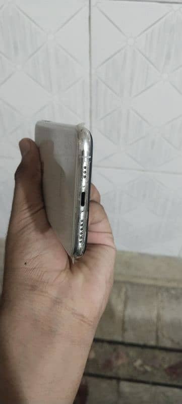 iphone xs white colour 64 gb 2