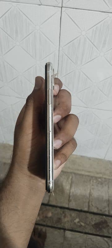 iphone xs white colour 64 gb 3