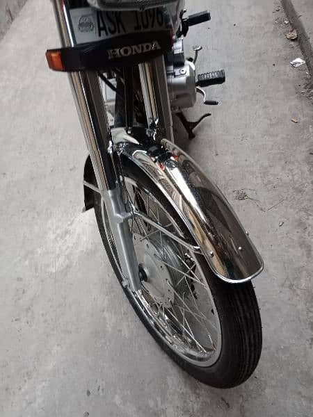 Honda 125 special edition new condition 4