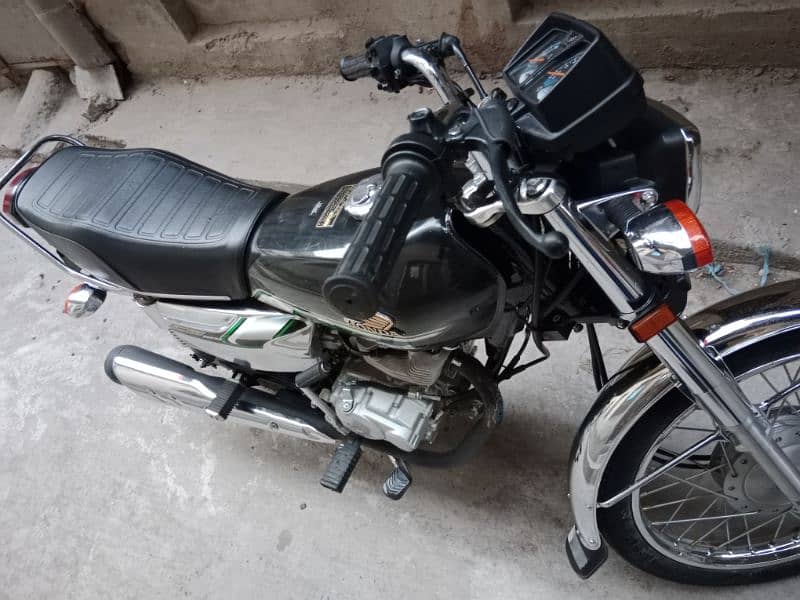 Honda 125 special edition new condition 6