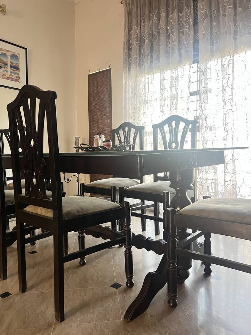 DINING TABLE WITH 6 CHAIRS 3