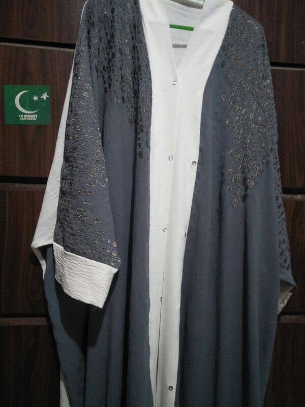 beautiful and stylish saudian abaya urgent sale 3