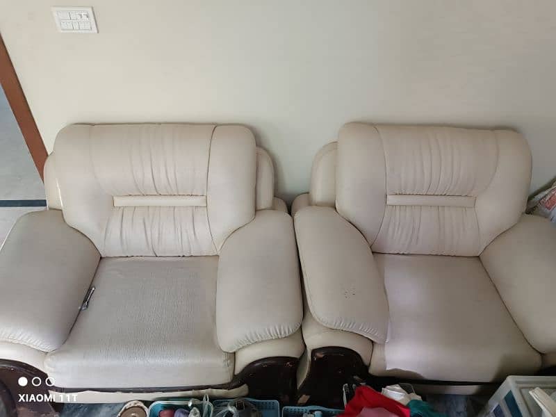 5 Seater sofa set, leatherite urgent sell 1