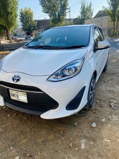 Toyota Aqua 2017 white 0