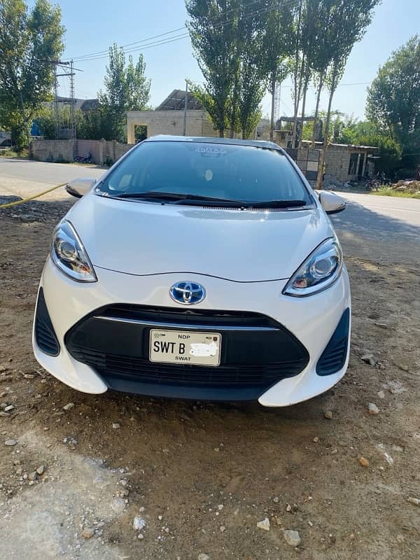 Toyota Aqua 2017 white 1