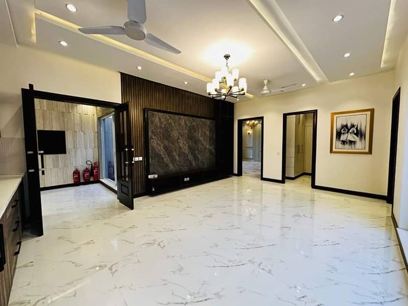 Lower Locked-1 Kanal Fabulous Upper Portion On Top Location For Rent In DHA Phase 4 Lahore 7