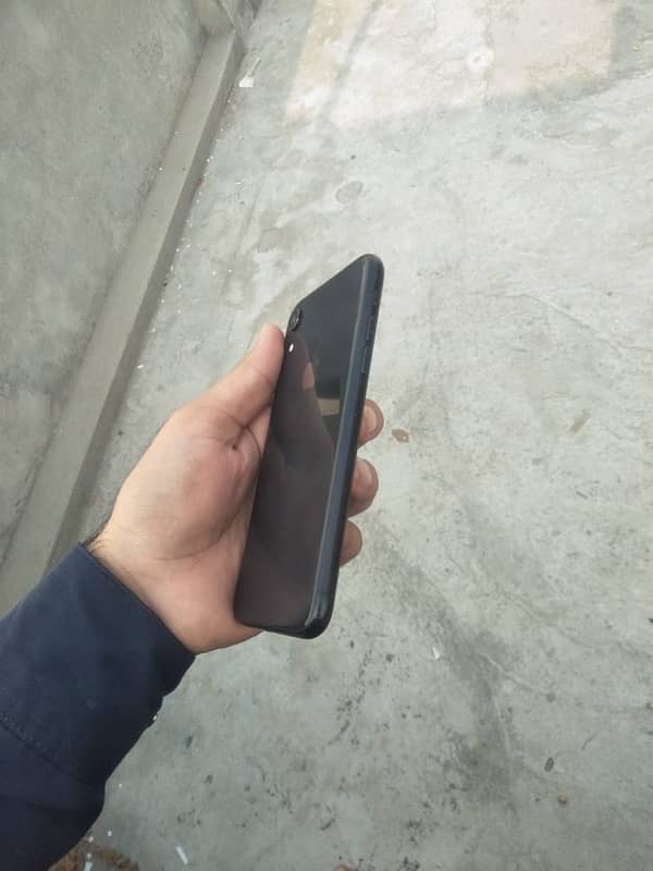 i phone XR 64 gb Non Pta  water pack 10/9 5