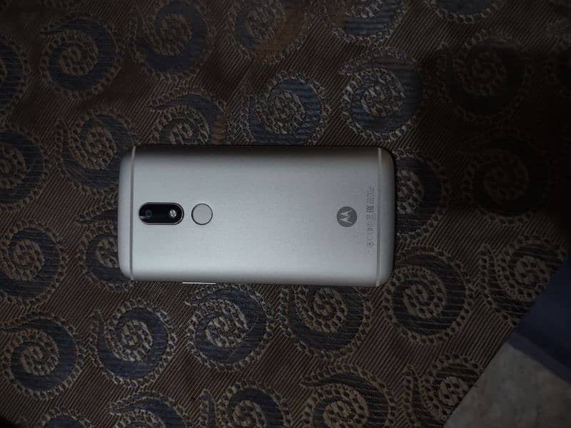 Moto m 4/32 6