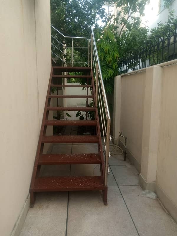 Semi Furnished 01 Kanal Beautiful Upper Portion Lower Portion Locked Available For Rent 10