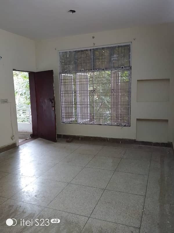 10MARLA 3RD FLOOR PORTION FOR RENT IN ALLAMA IQBAL TOWN 3