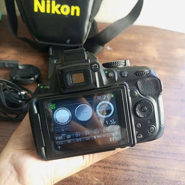 Nikon DSLR CAMERA D5200 | 18'55 mm lens | Battery, Charger, SD Card 2