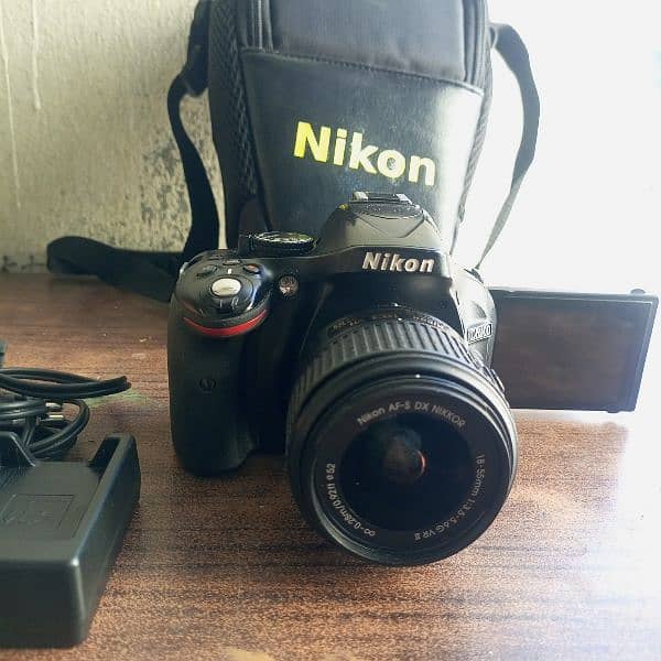 Nikon DSLR CAMERA D5200 | 18'55 mm lens | Battery, Charger, SD Card 3