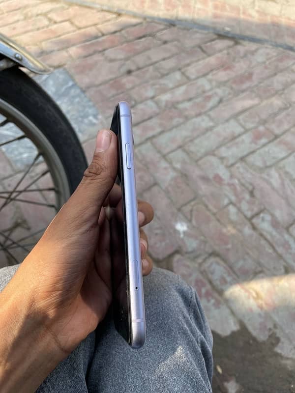 iPhone 11 128gb Factory Unlocked 5