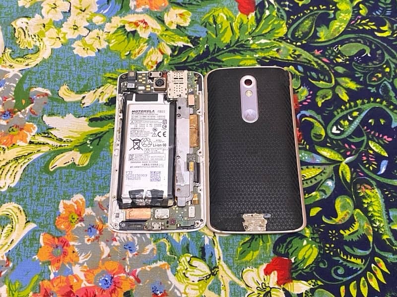 Motorola droid turbo 2(Panel dead board pta approved) 1