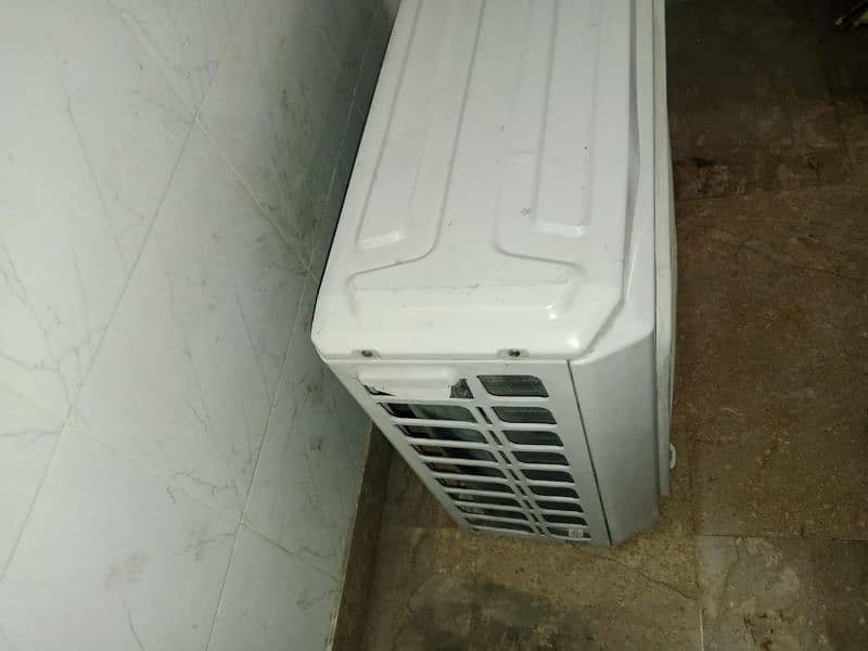 DC inverterOrient AC condition 10 by 10 urgent sale 6