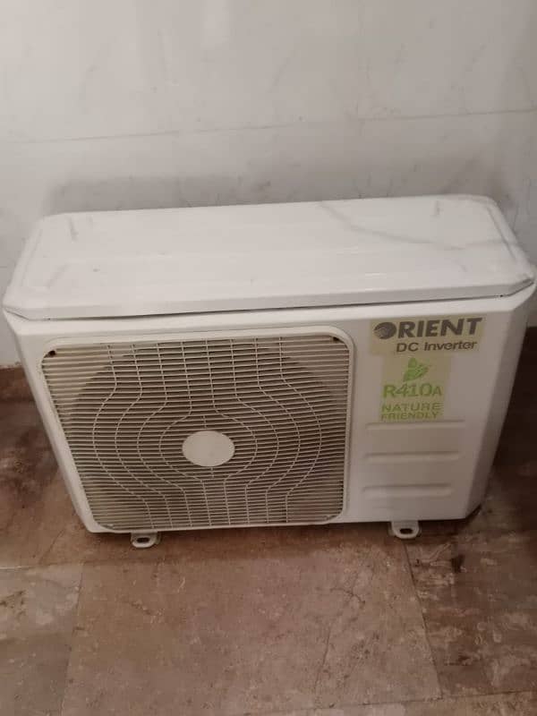 DC inverterOrient AC condition 10 by 10 urgent sale 10