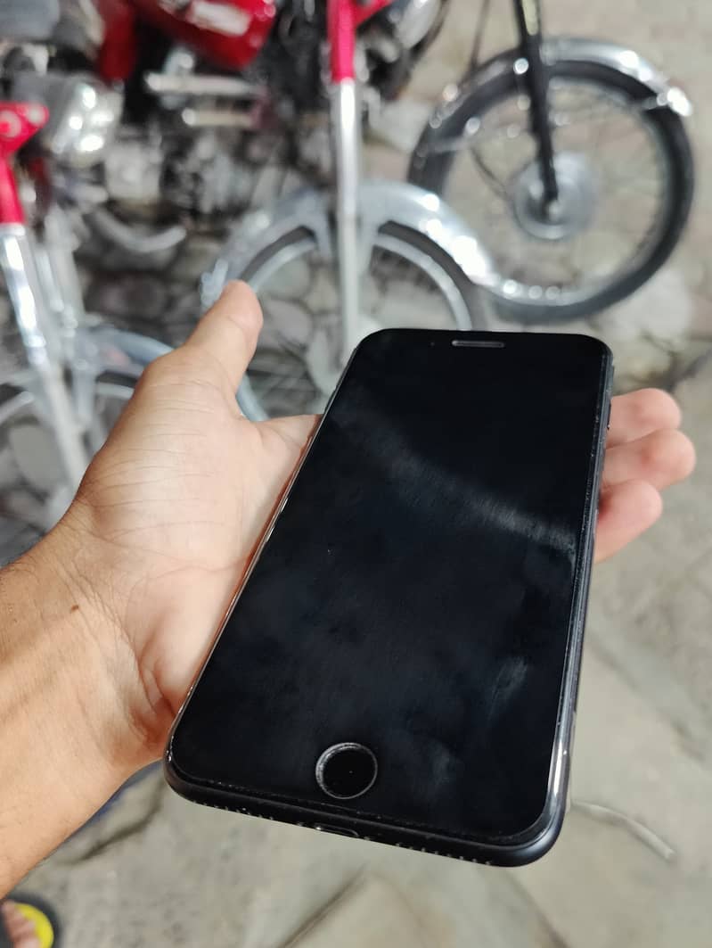 Iphone 7Plus Contact through WhatsApp 7