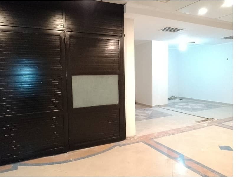 Area 1300 square Feet Brand New Corporation Office Available For Rent in Gulberg 3 Lahore 5