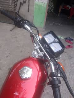 honda 125 selfstart condition 10 bye 11 only 6000 kilometer chali hii 0