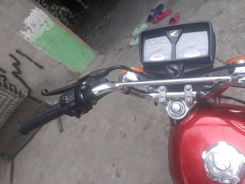 honda 125 selfstart condition 10 bye 11 only 6000 kilometer chali hii 1