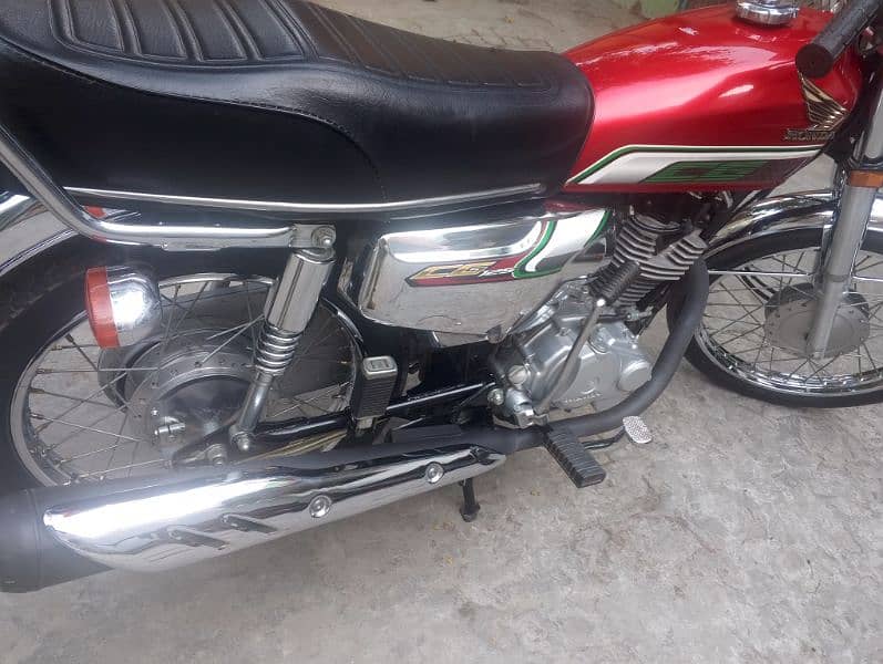 honda 125 selfstart condition 10 bye 11 only 6000 kilometer chali hii 4