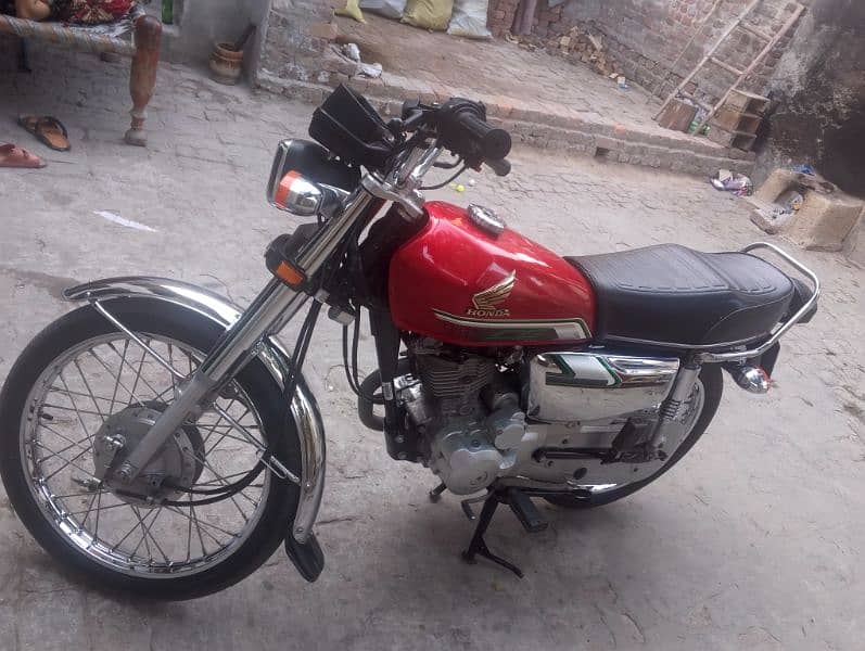 honda 125 selfstart condition 10 bye 11 only 6000 kilometer chali hii 6