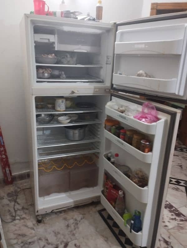 Dawlance 16 cubic ft Refrigerator fully functional for urgent sale. 0