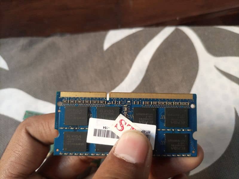 DDR3 8gb ram PC3L Elpida (Blue wali 8gb hai green one 4bg sold) 3