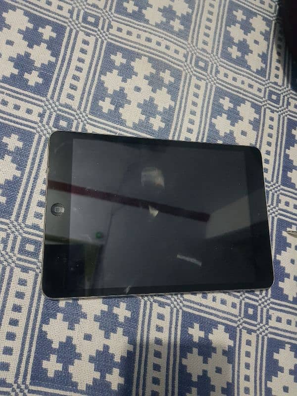 Apple i pad mini  for sale good working condition 2