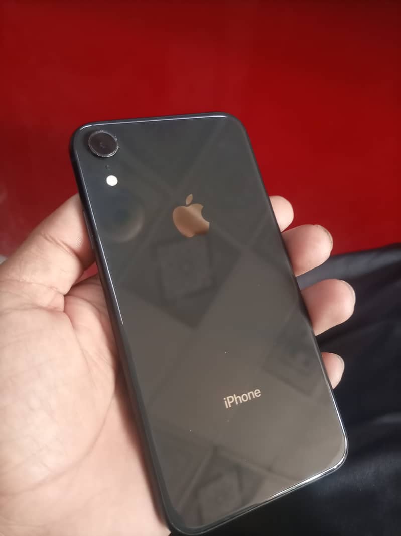 I phone xr 64 gb water pack 10 10 condition only battery 77 2