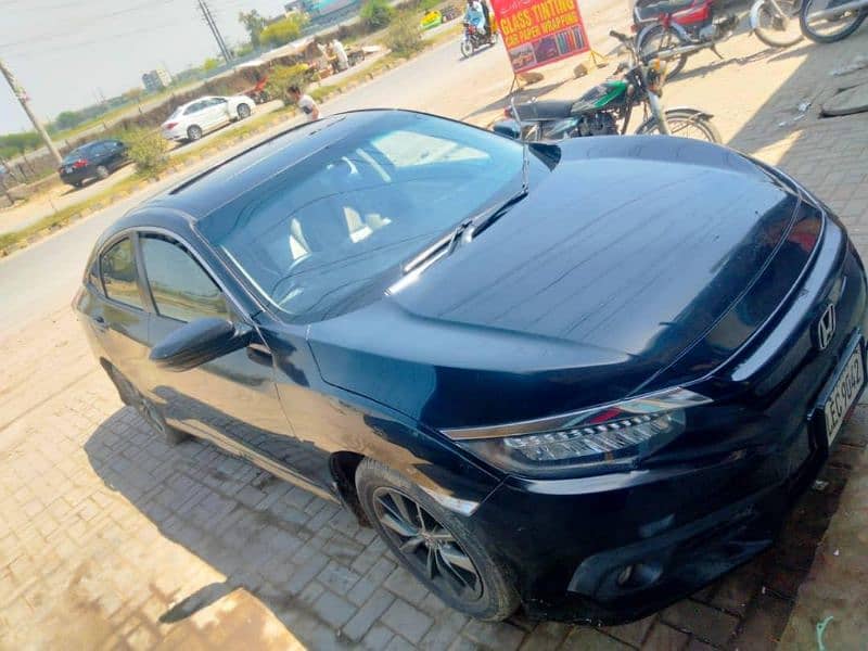 Honda Civic 2018 4