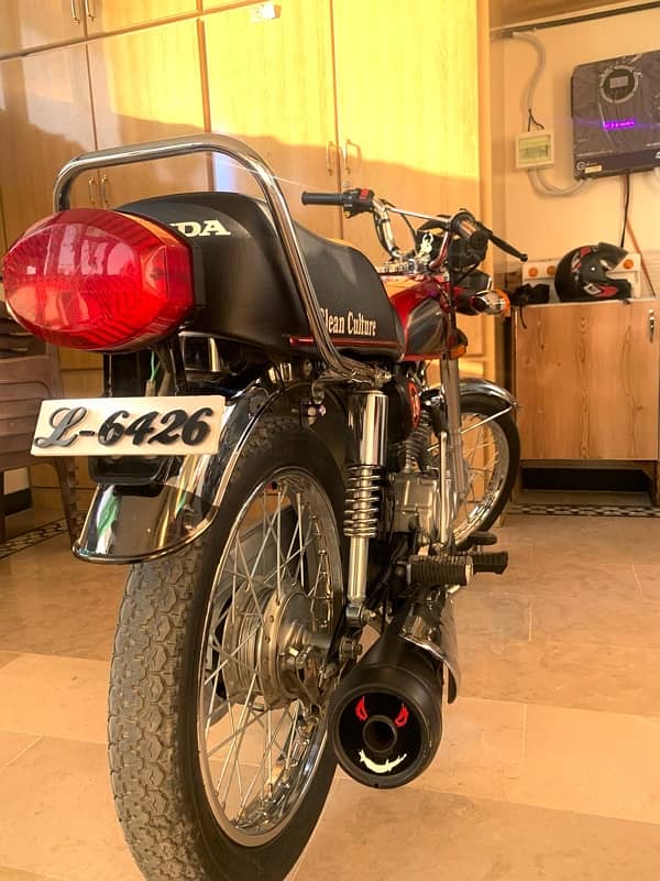 neat and clean Honda 125… only one hand use first owner 1