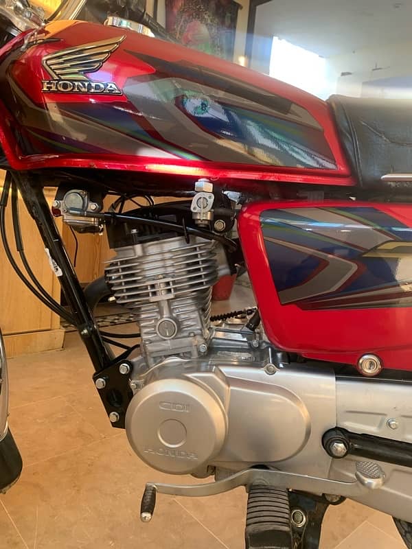 neat and clean Honda 125… only one hand use first owner 3