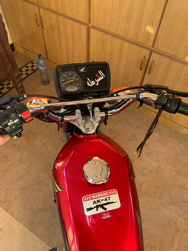 neat and clean Honda 125… only one hand use first owner 4