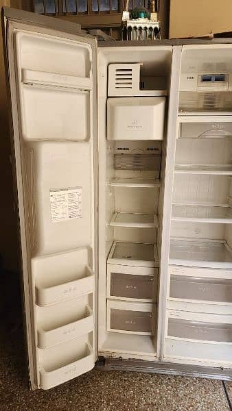 LG double door jambo size fridge 5