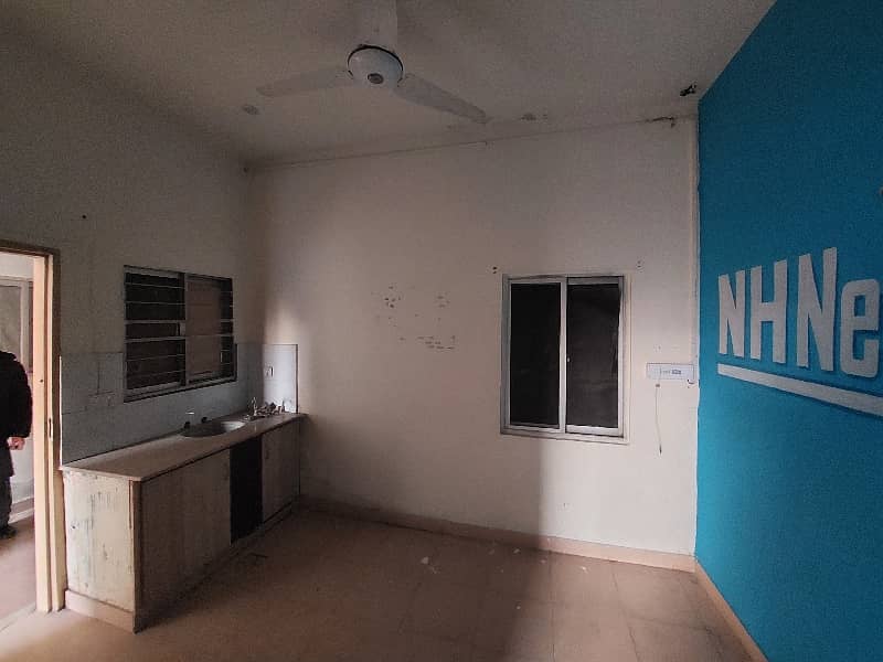 Corner Non Furnished Flat 2nd Floor For Sale In Block H3 Johar Town 6