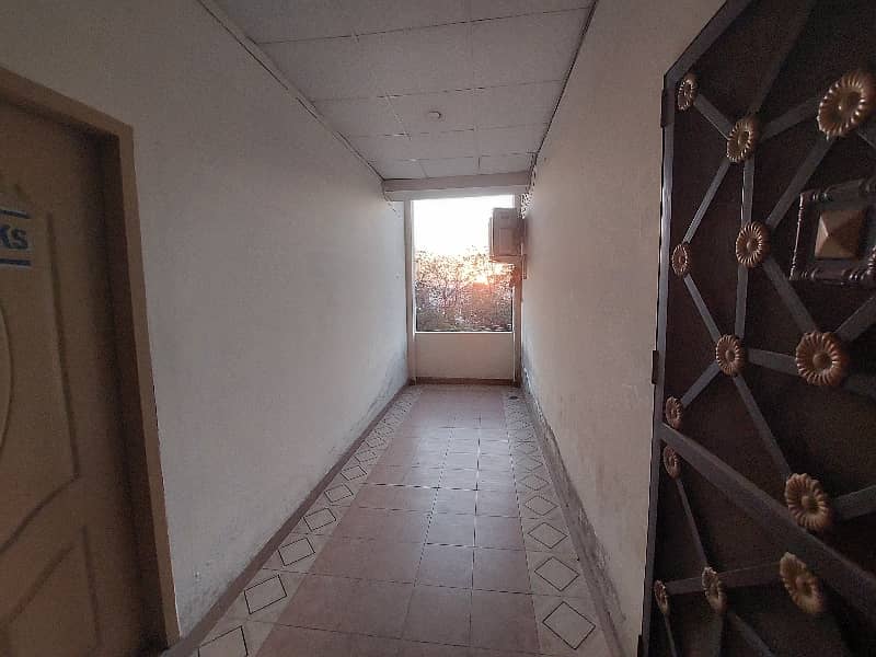 Corner Non Furnished Flat 2nd Floor For Sale In Block H3 Johar Town 10