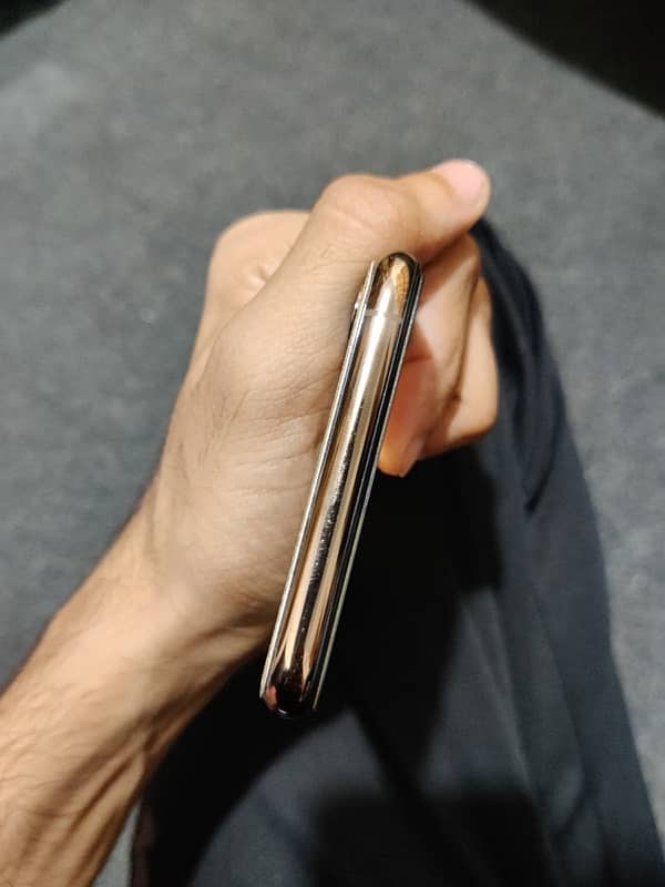 I phone Xs Max PTA 6